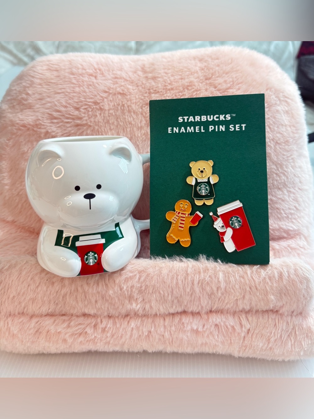Starbucks 2025 Christmas Holiday Bearista Bundle-12oz Ceramic Mug + Enamel Pins